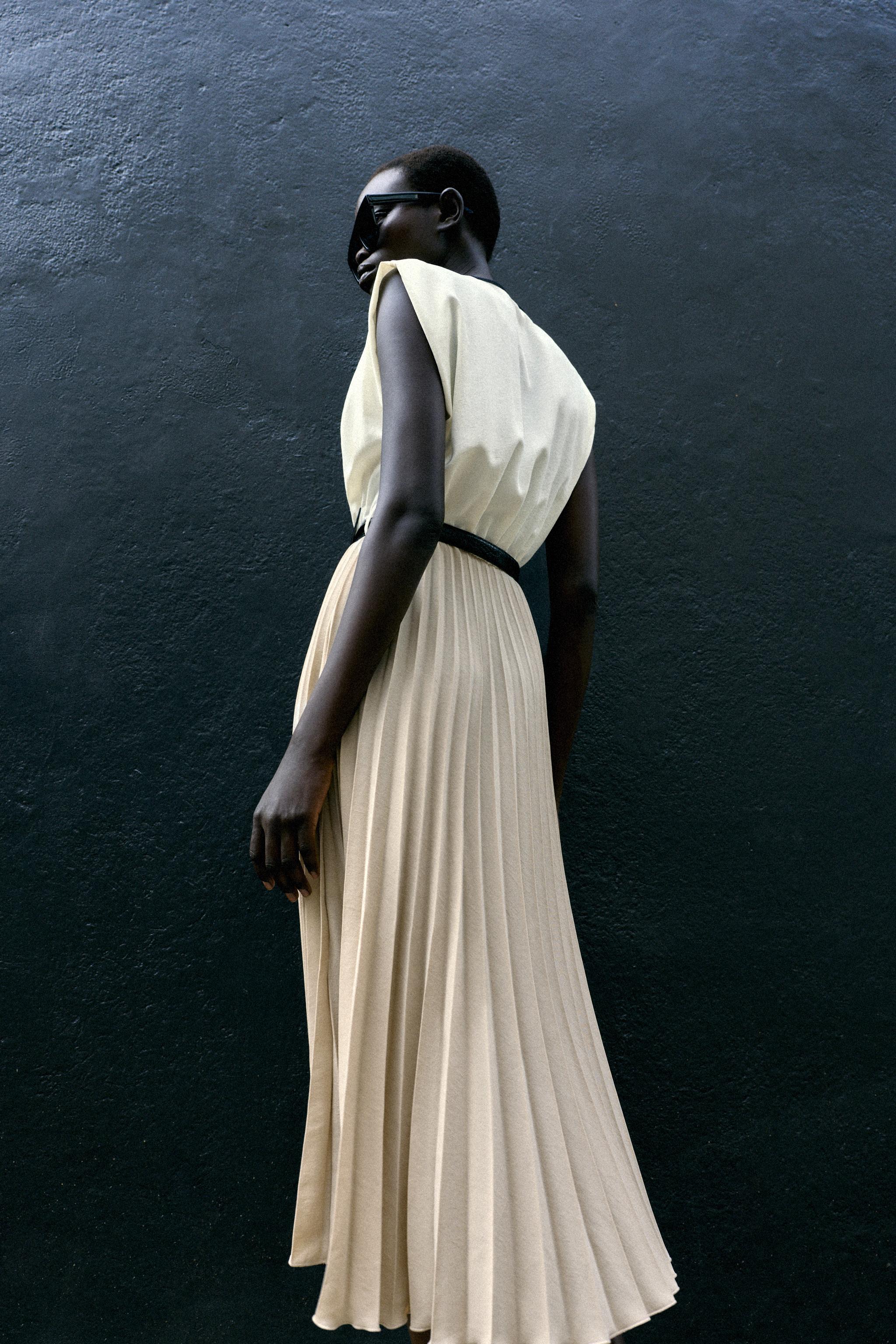 CONTRAST PLEATED MIDI DRESS